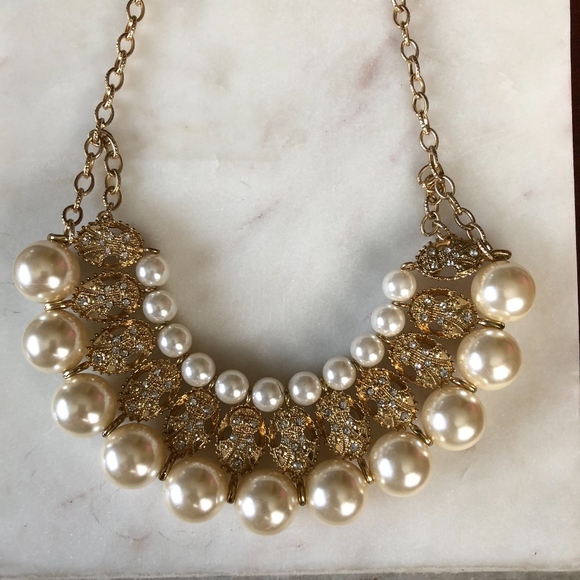 Jewelry - ✨HP✨Large Pearl Statement Necklace